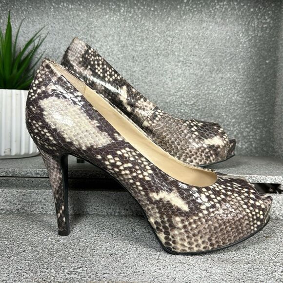 Nine West Snakeskin Peep Toed Stilettos Heels Size 8 - Picture 1 of 10